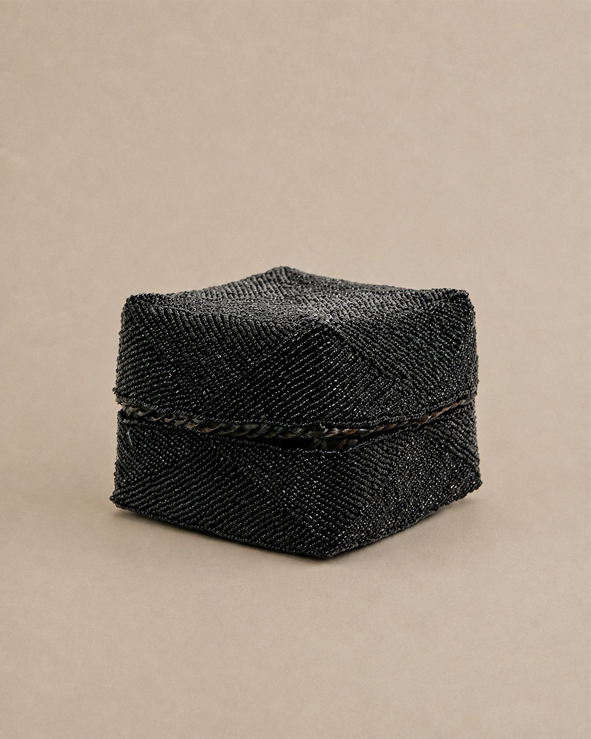 Boite Noire en Perle - | Maison Baan