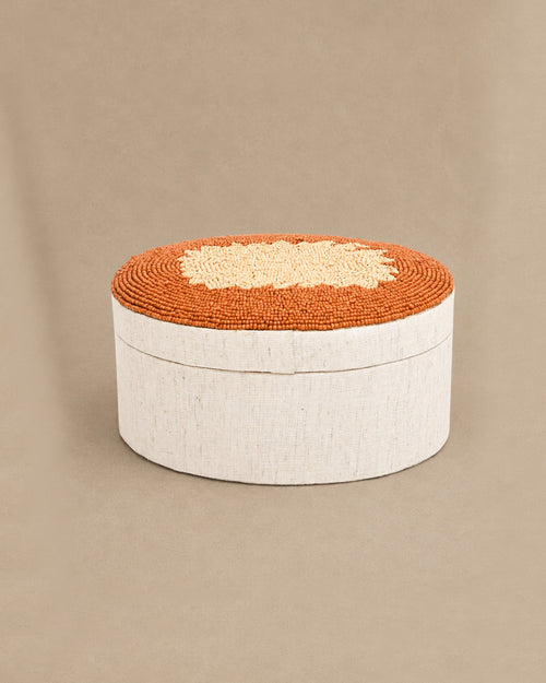 Boite ovale en perle marron et beige - | Maison Baan