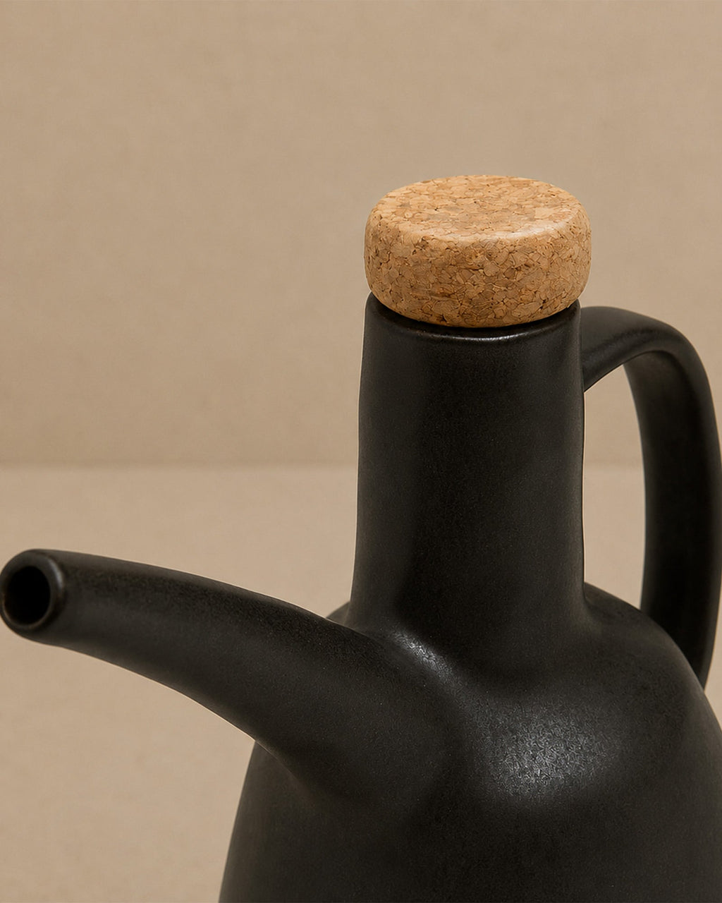 Bouteille Huile d'Olive Noire en grès fait main - | Maison Baan