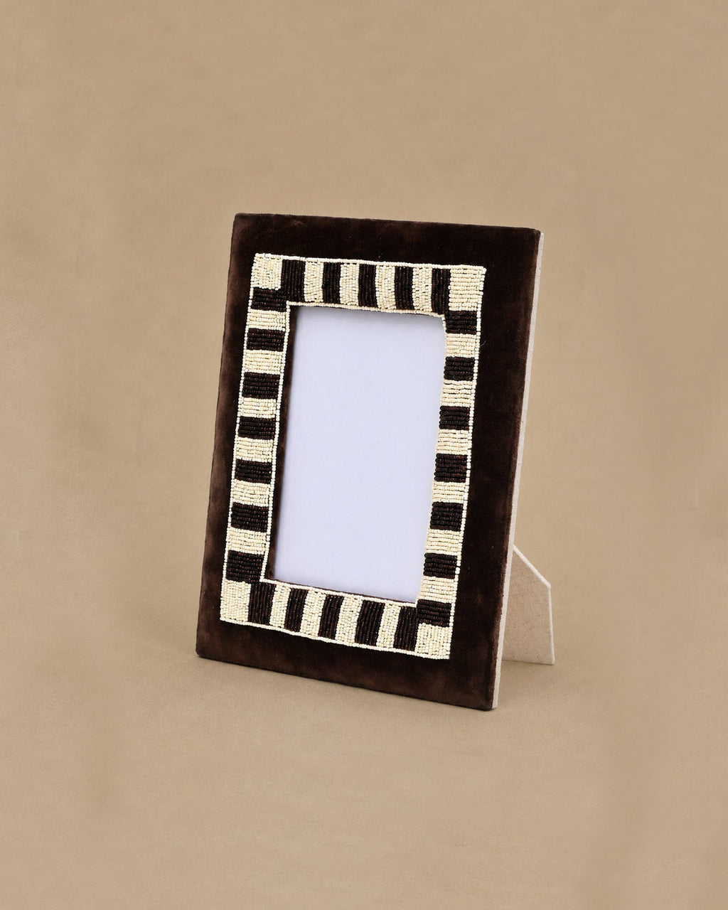 Cadre photo en velours et perles - 13 x 18 cm - | Maison Baan