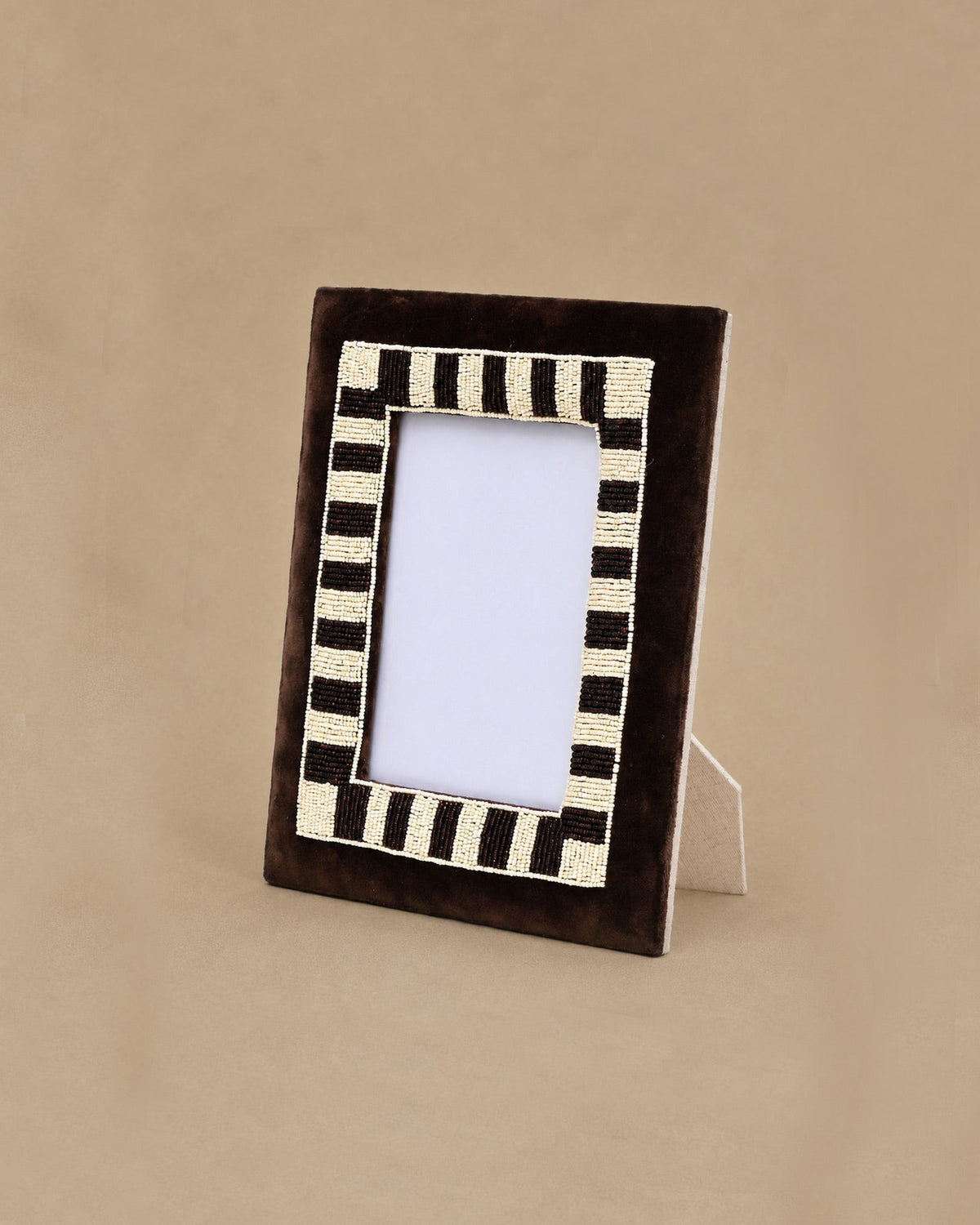 Cadre photo en velours et perles - 13 x 18 cm - | Maison Baan