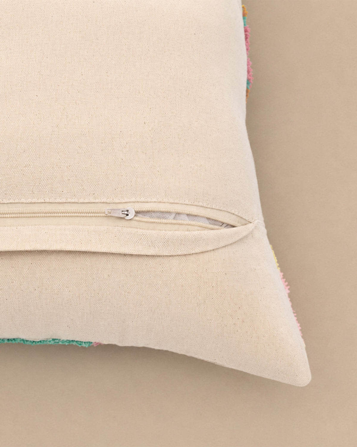 Coussin Carré Coton Brodé Floral Rétro Multicolore 45x45 cm - | Maison Baan