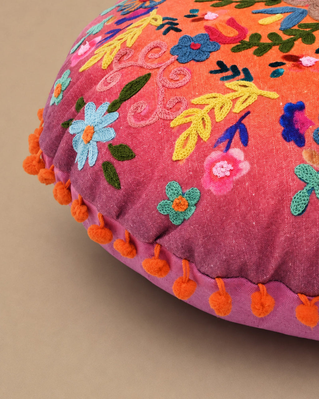 Coussin Rond Rose Coton Brodé Design Floral 50x50 cm - | Maison Baan