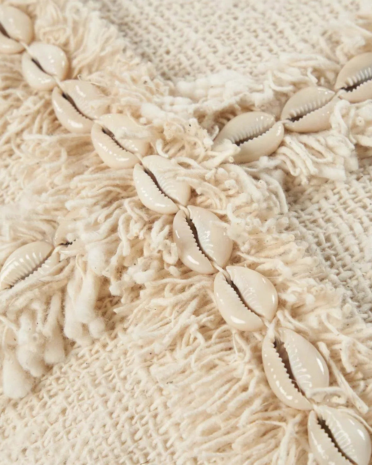 Housse de coussin beige en coton et coquillage 50x50 cm - | Maison Baan