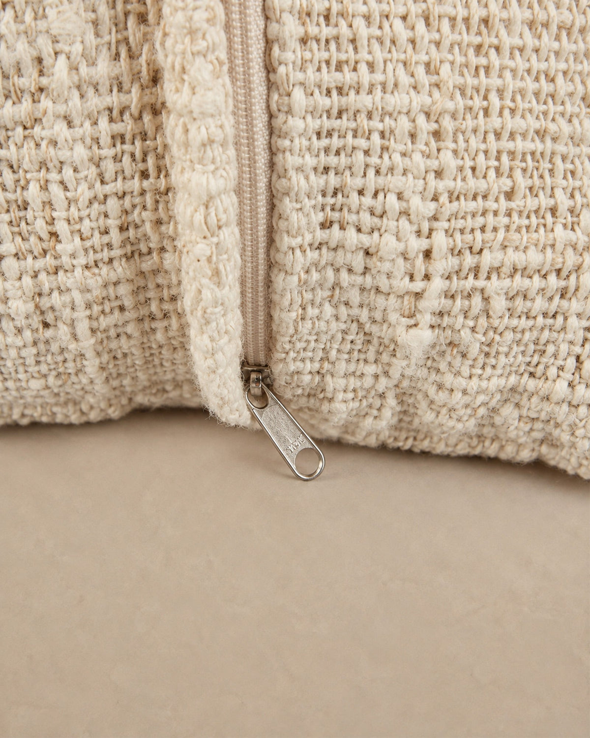 Housse de coussin beige en coton et coquillage 50x50 cm - | Maison Baan