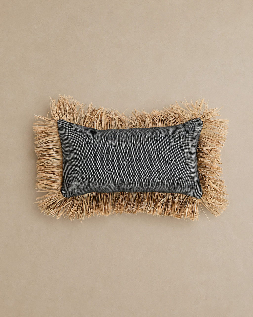Housse de Coussin Coton Noir à franges en Raphia - Rectangle - | Maison Baan