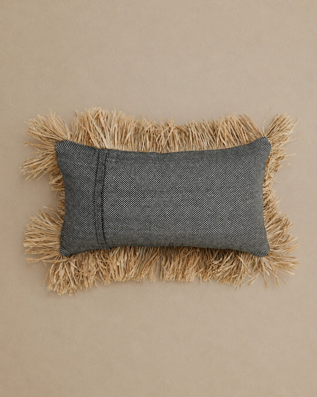 Housse de Coussin Coton Noir à franges en Raphia - Rectangle - | Maison Baan