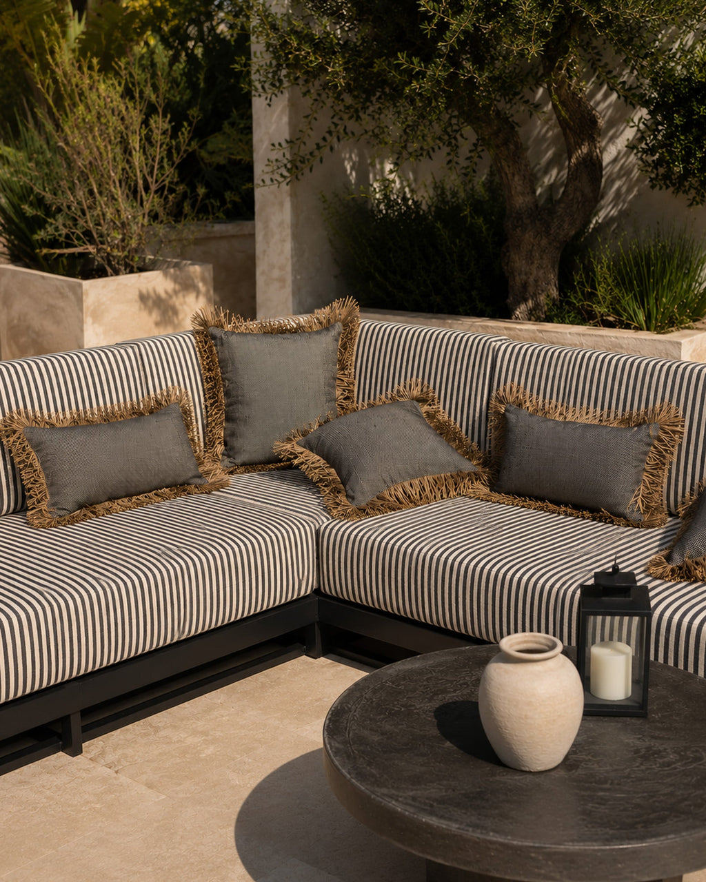 Housse de Coussin Coton Noir à franges en Raphia - Rectangle - | Maison Baan