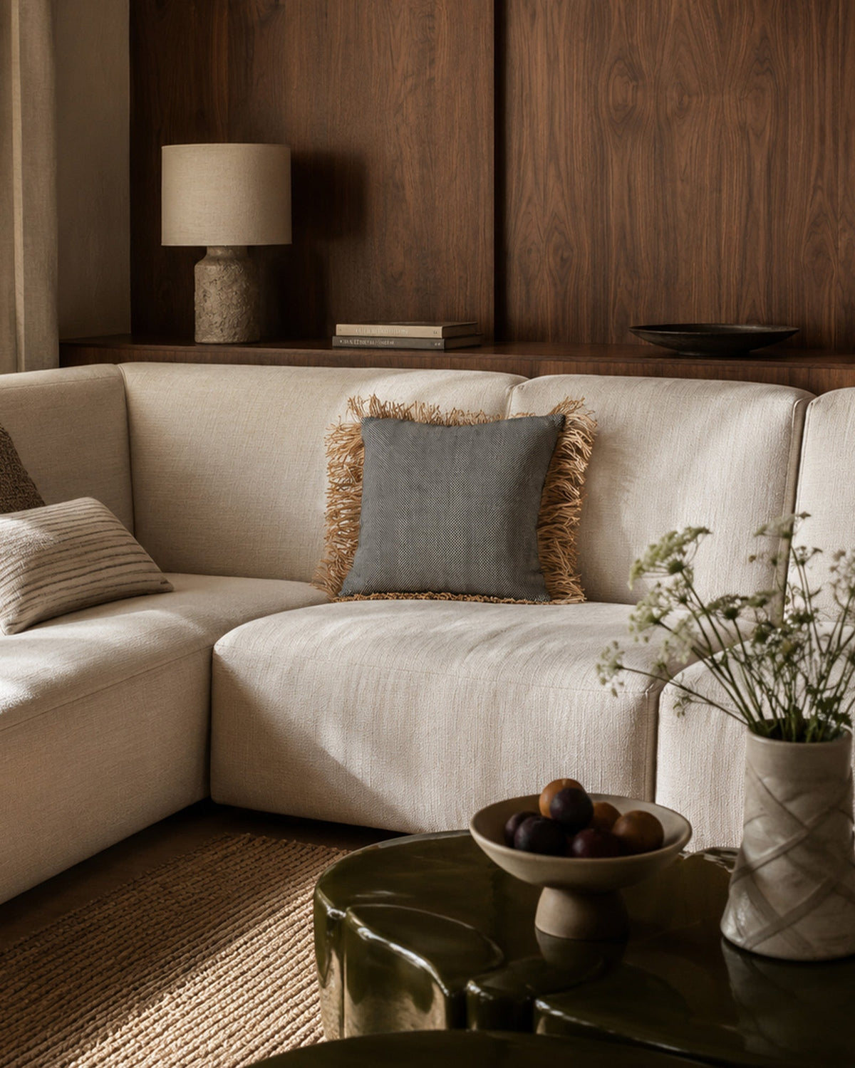 Housse de Coussin Coton Noir à franges raphia - | Maison Baan