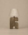 Lampe de table en bois géométrique artisanale unique - | Maison Baan
