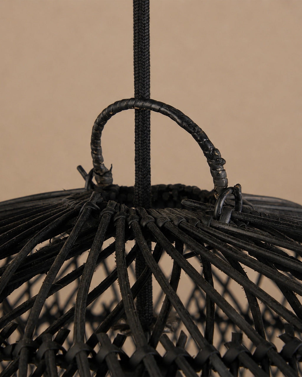 Lustre boule en rotin tressé - | Maison Baan