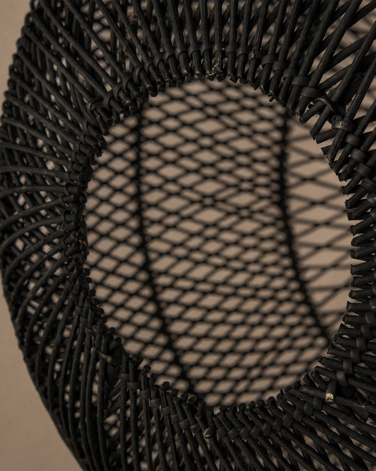 Lustre boule en rotin tressé - | Maison Baan
