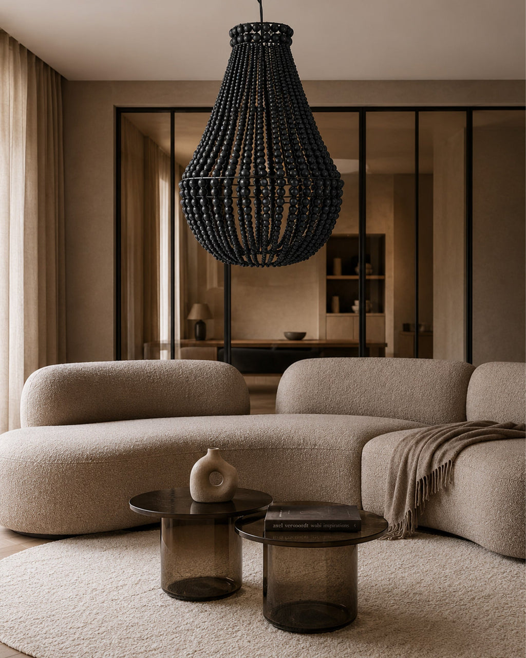 Lustre noir en perle de bois | Suspension Design - | Maison Baan