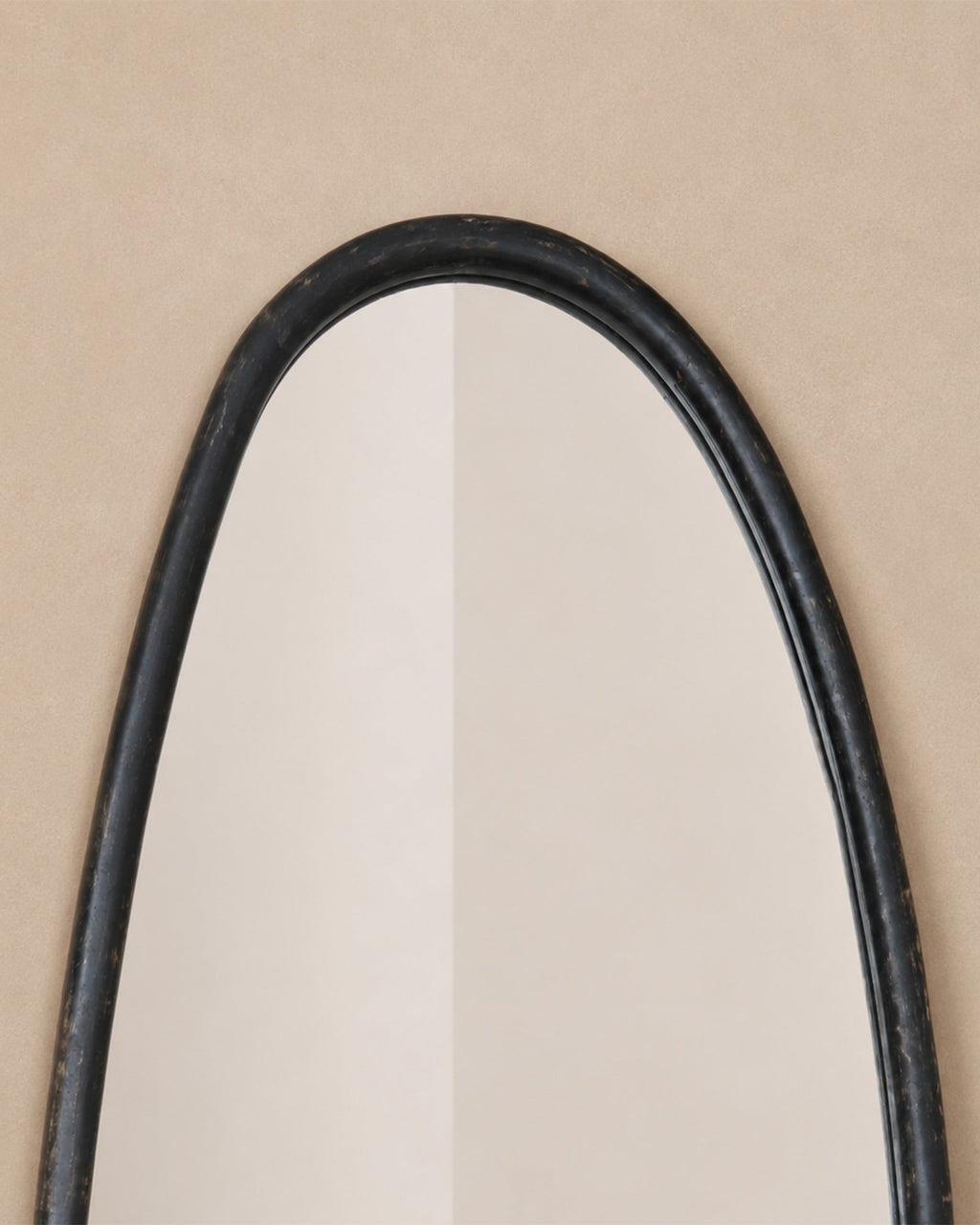 Miroir Mural Forme Organique Noir en Bois 71x152 cm - | Maison Baan