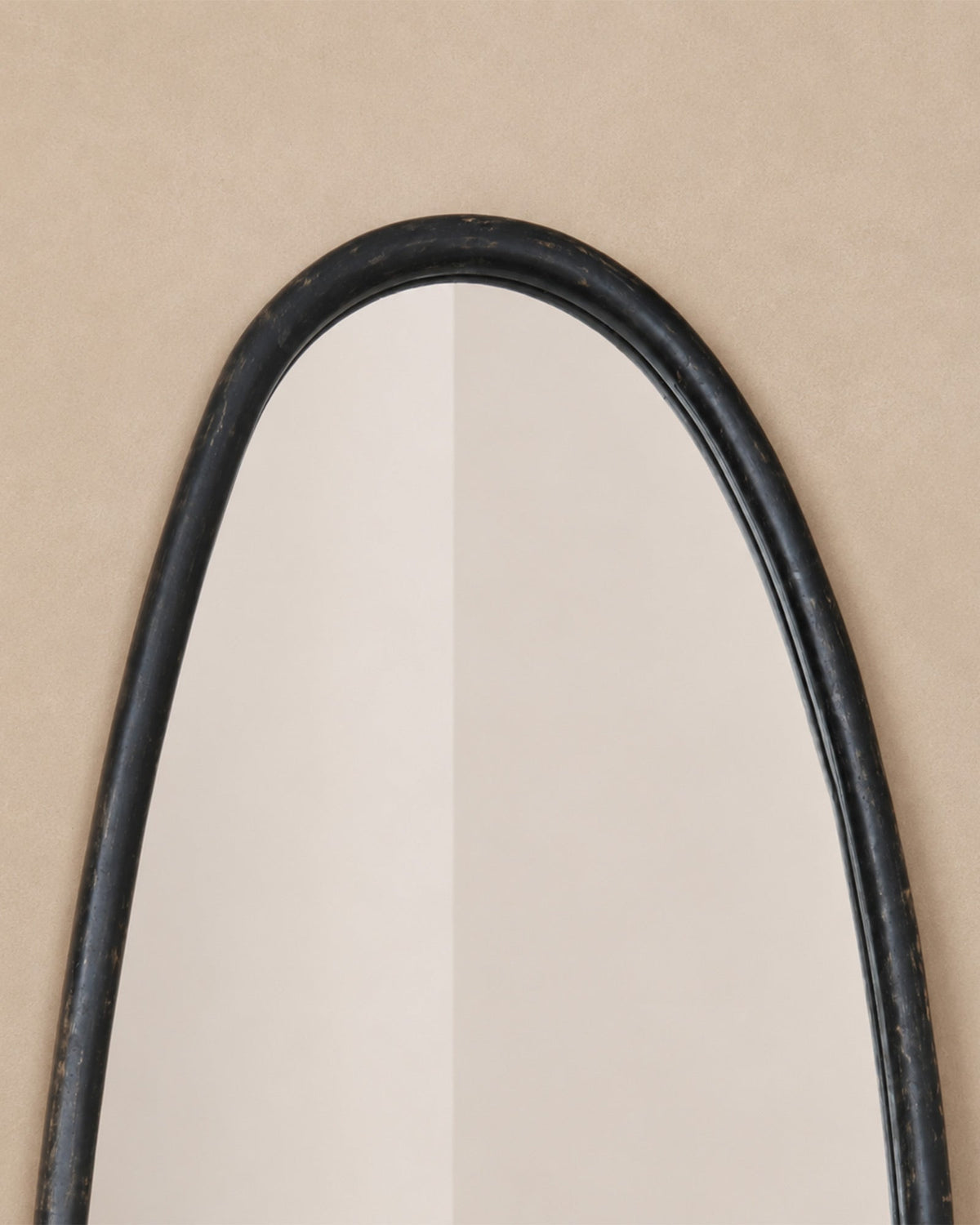 Miroir Mural Forme Organique Noir en Bois 71x152 cm - | Maison Baan