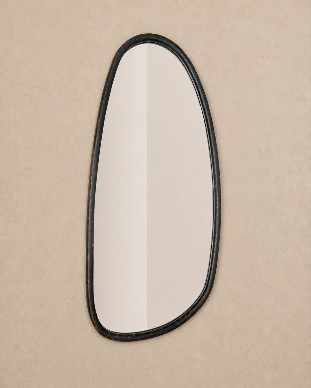 Miroir Mural Forme Organique Noir en Bois 71x152 cm - | Maison Baan