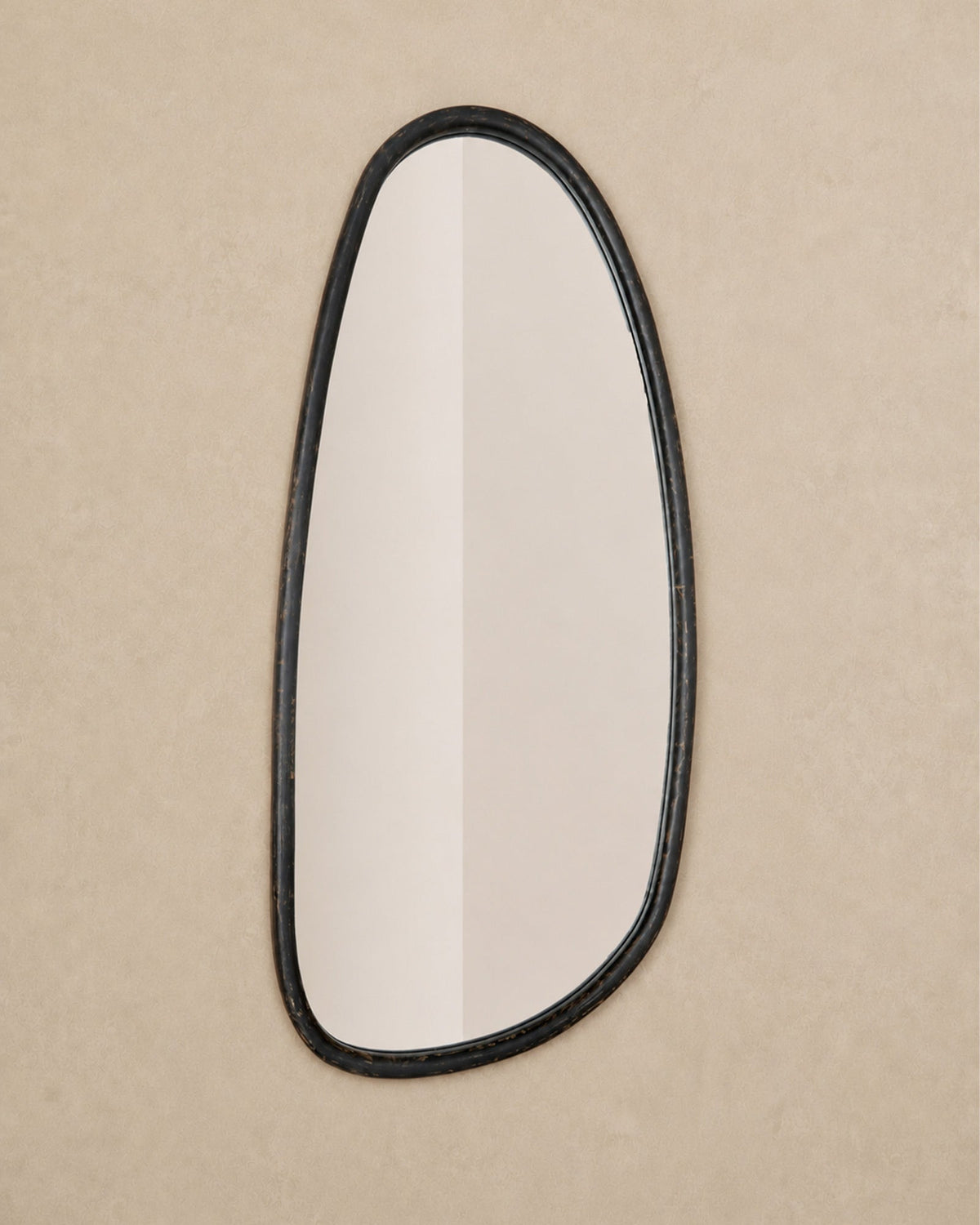 Miroir Mural Forme Organique Noir en Bois 71x152 cm - | Maison Baan