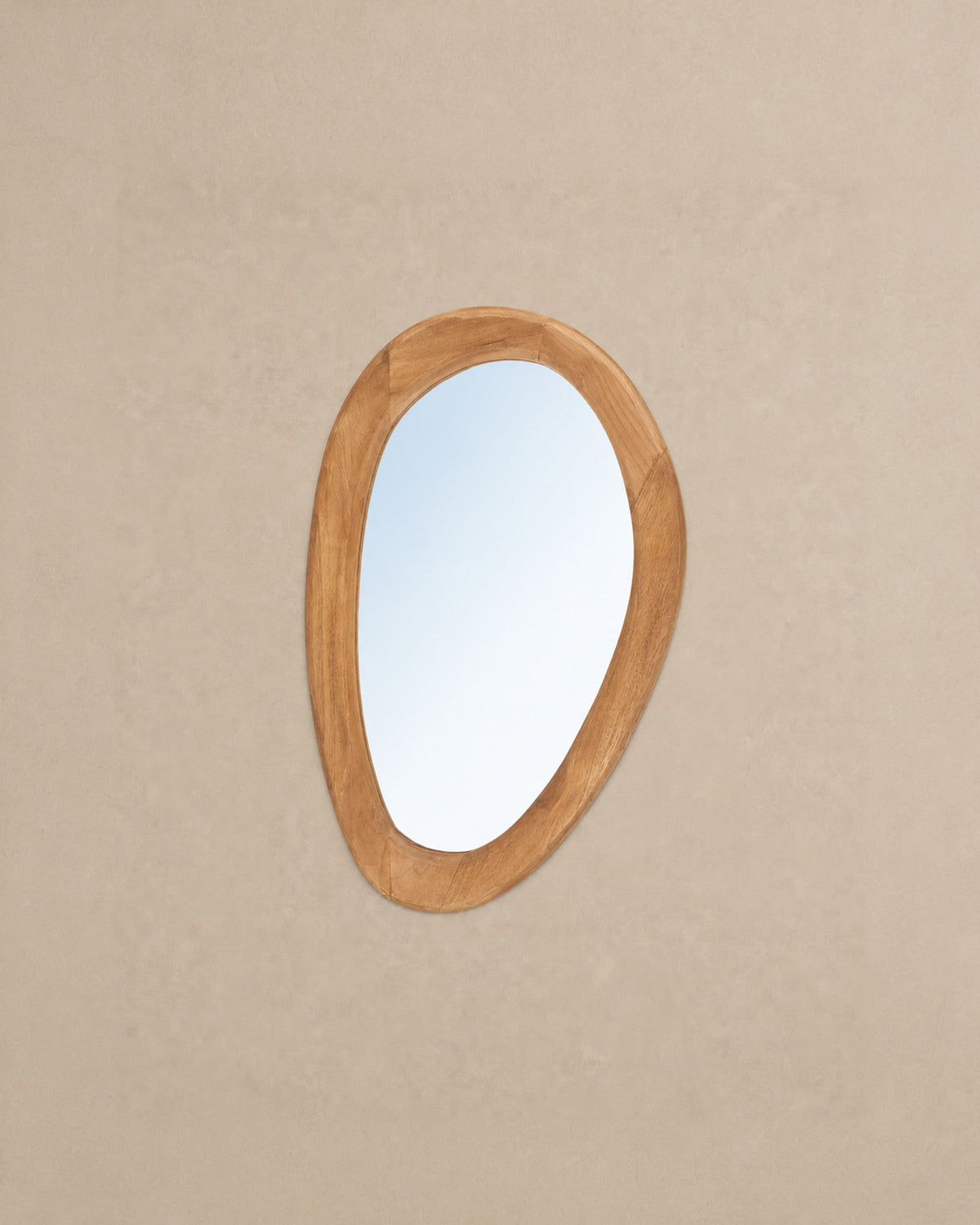 Miroir organique en bois de teck - | Maison Baan