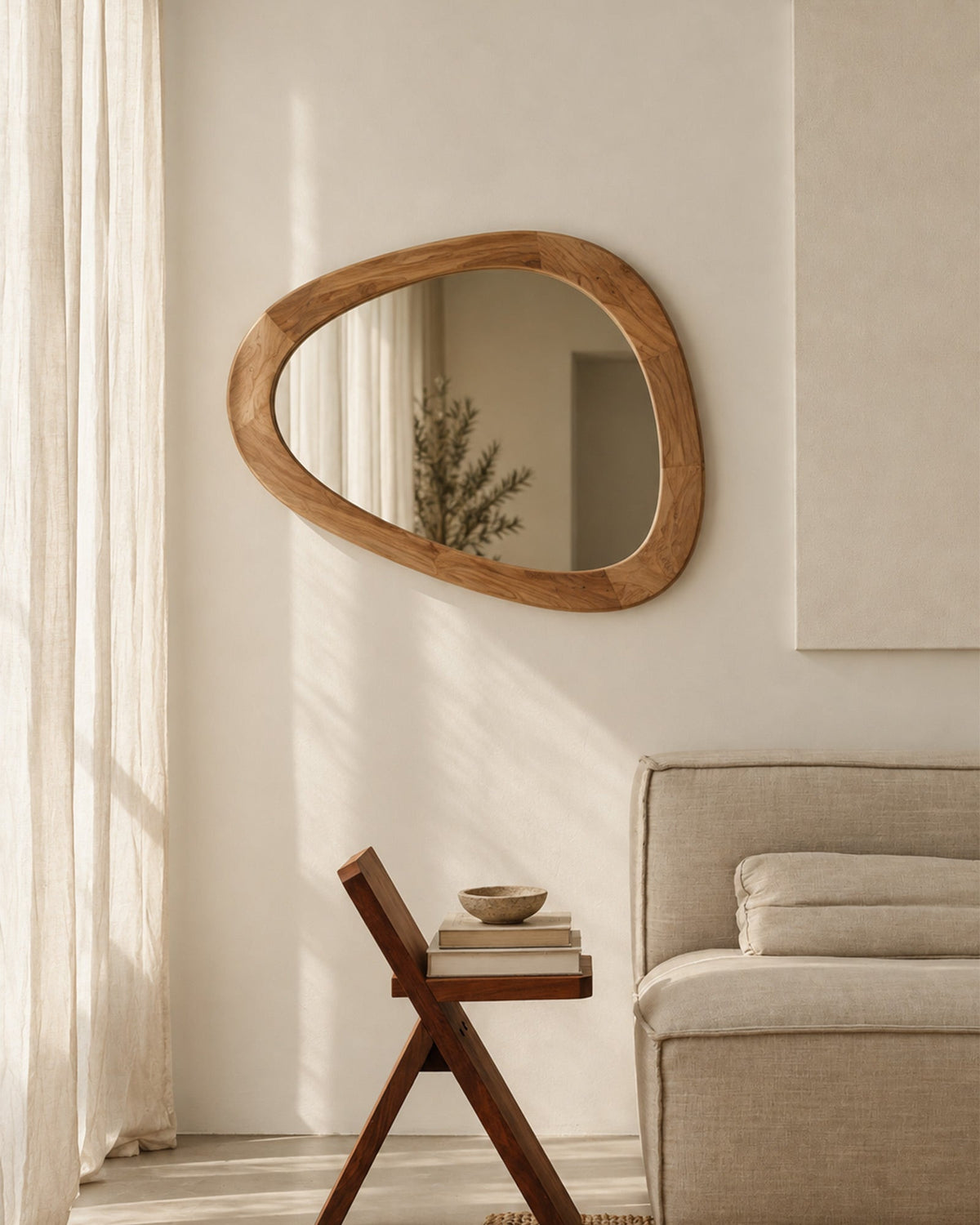Miroir organique en bois de teck - | Maison Baan