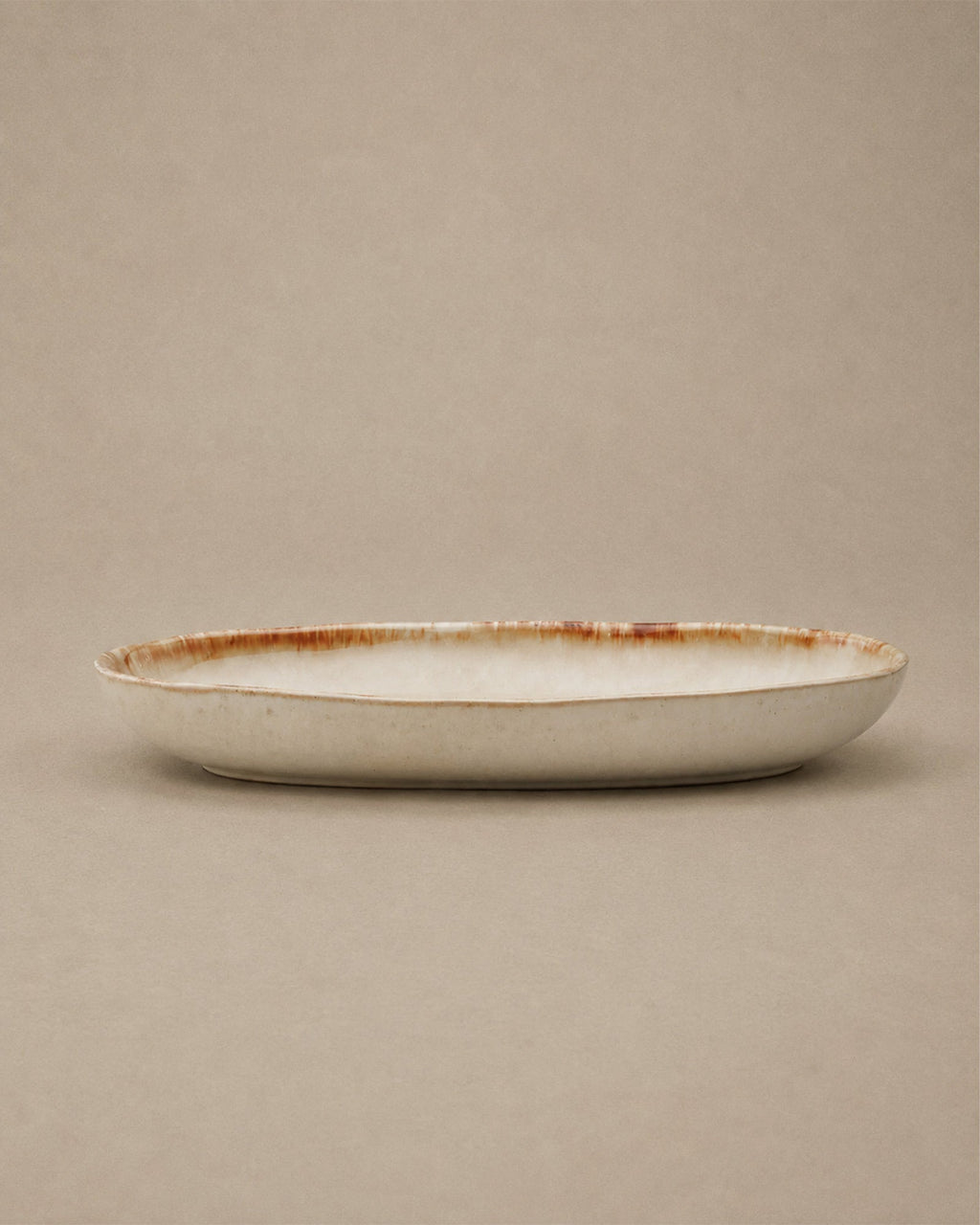 Plat Oval Blanc Nacré en Grès - | Maison Baan
