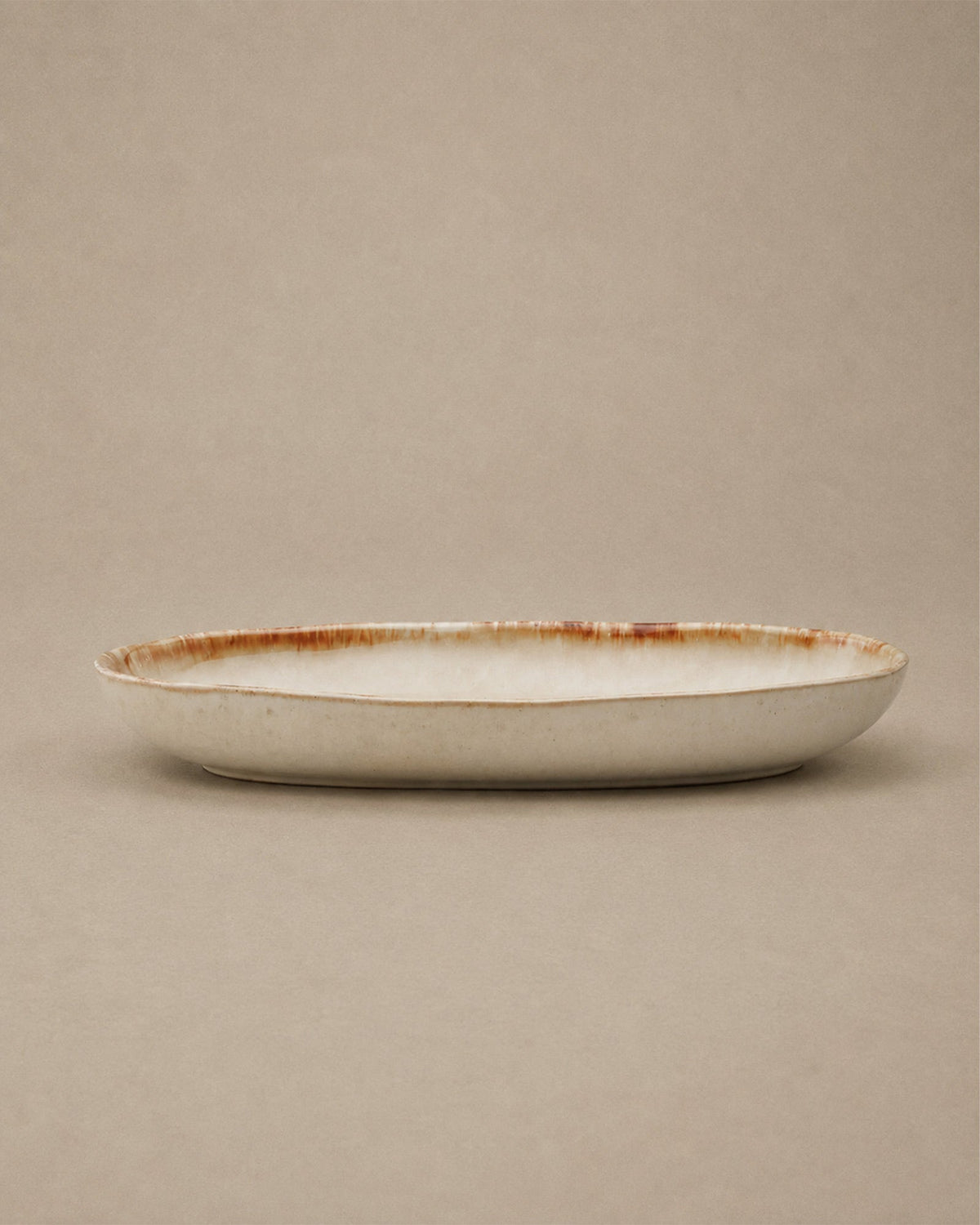Plat Oval Blanc Nacré en Grès - | Maison Baan