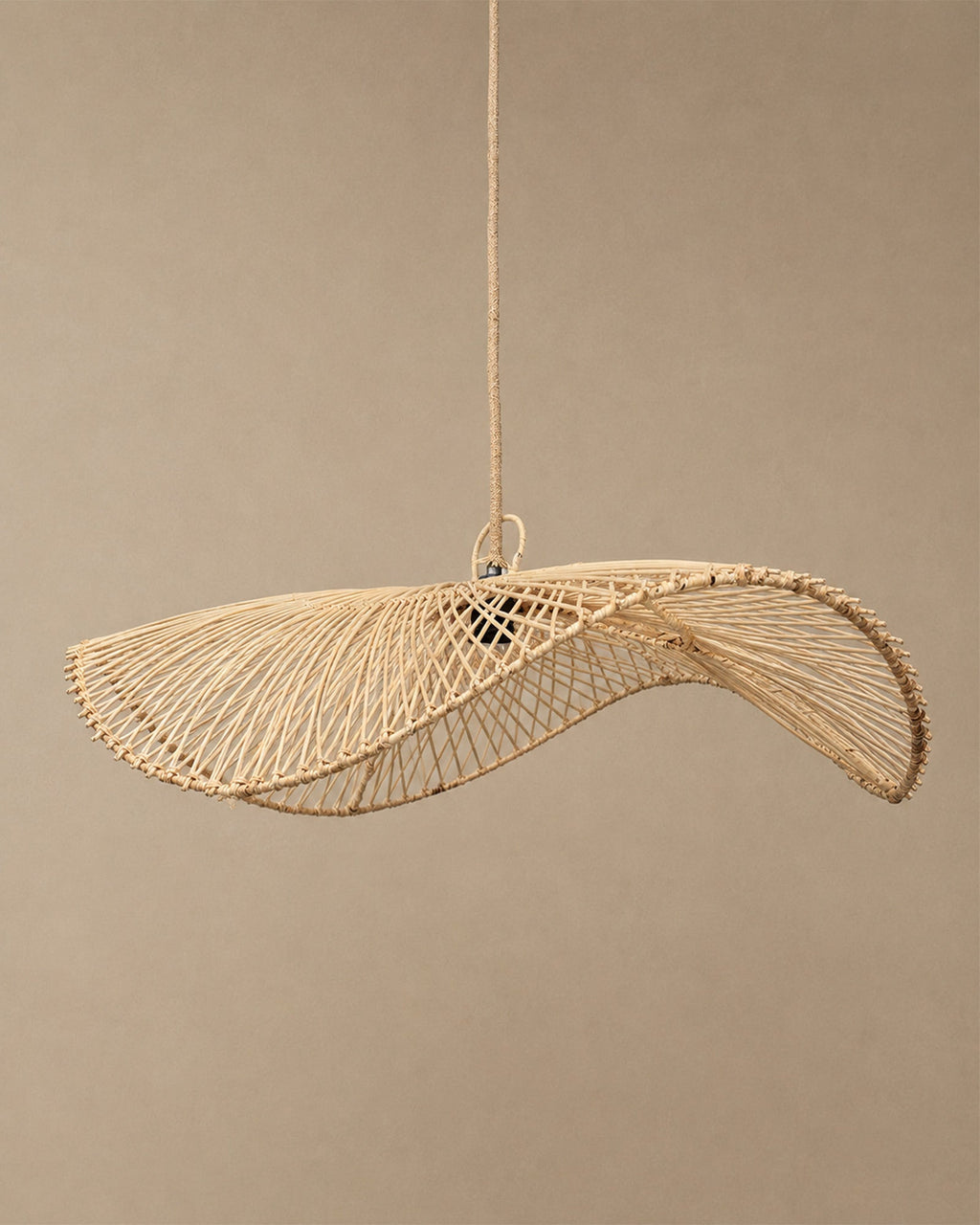 Suspension Chapeau Naturelle en Osier Bohème - | Maison Baan