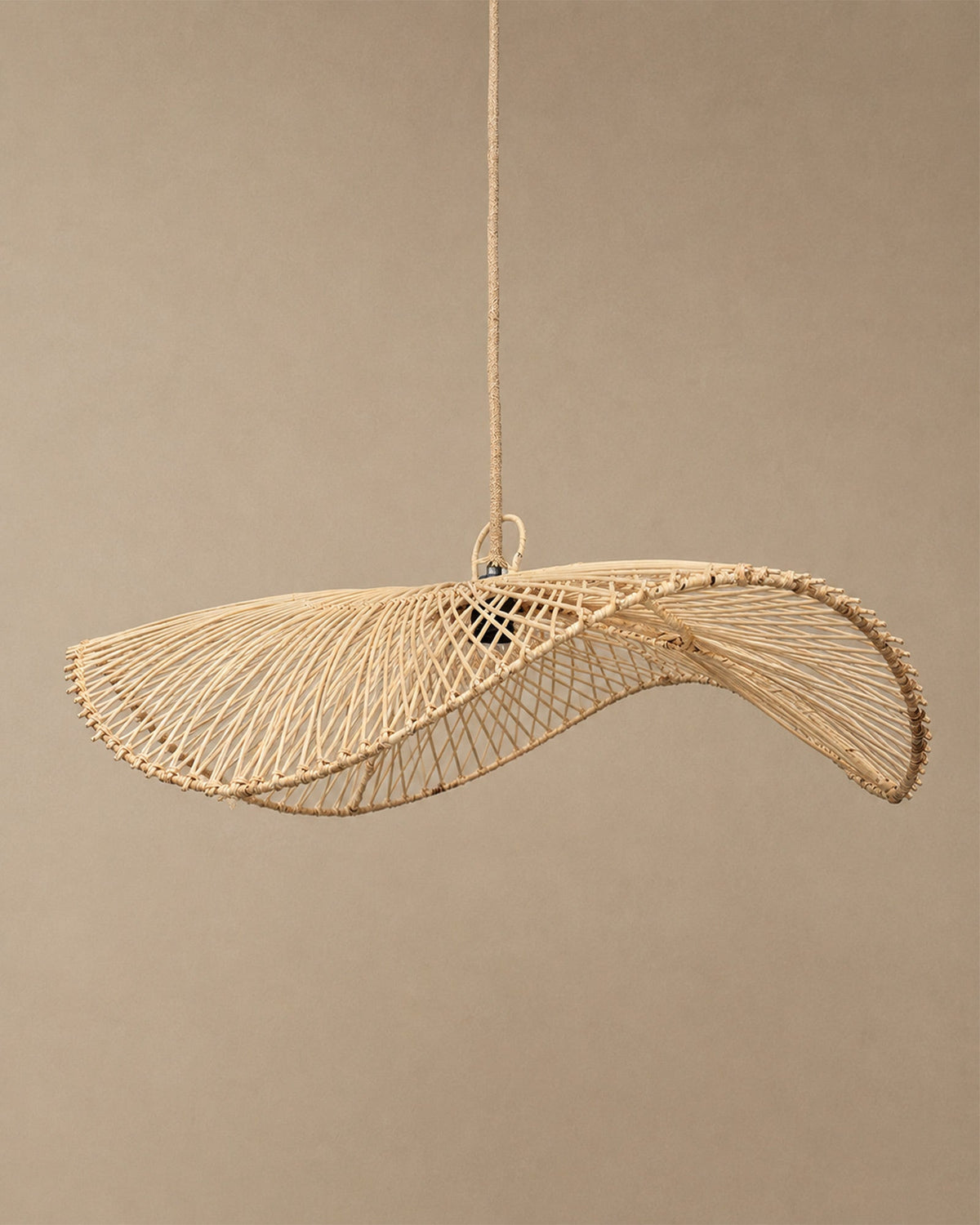 Suspension Chapeau Naturelle en Osier Bohème - | Maison Baan