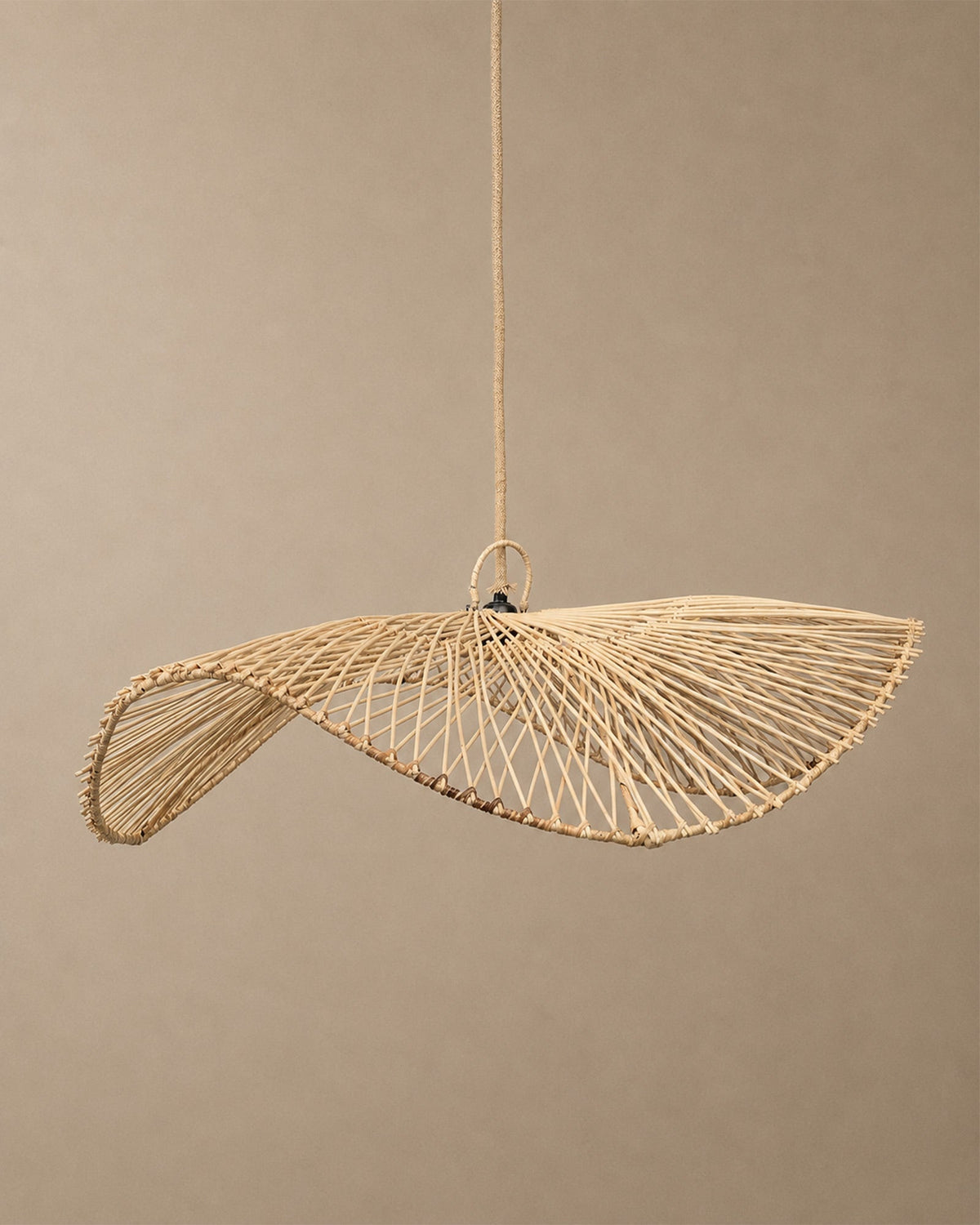 Suspension Chapeau Naturelle en Osier Bohème - | Maison Baan