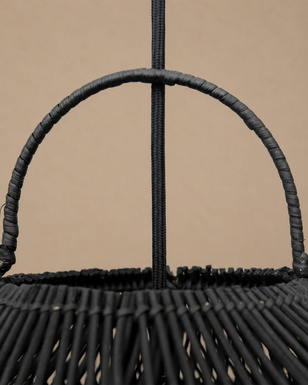 Suspension en rotin noir - Luminaire Nuage Design - | Maison Baan