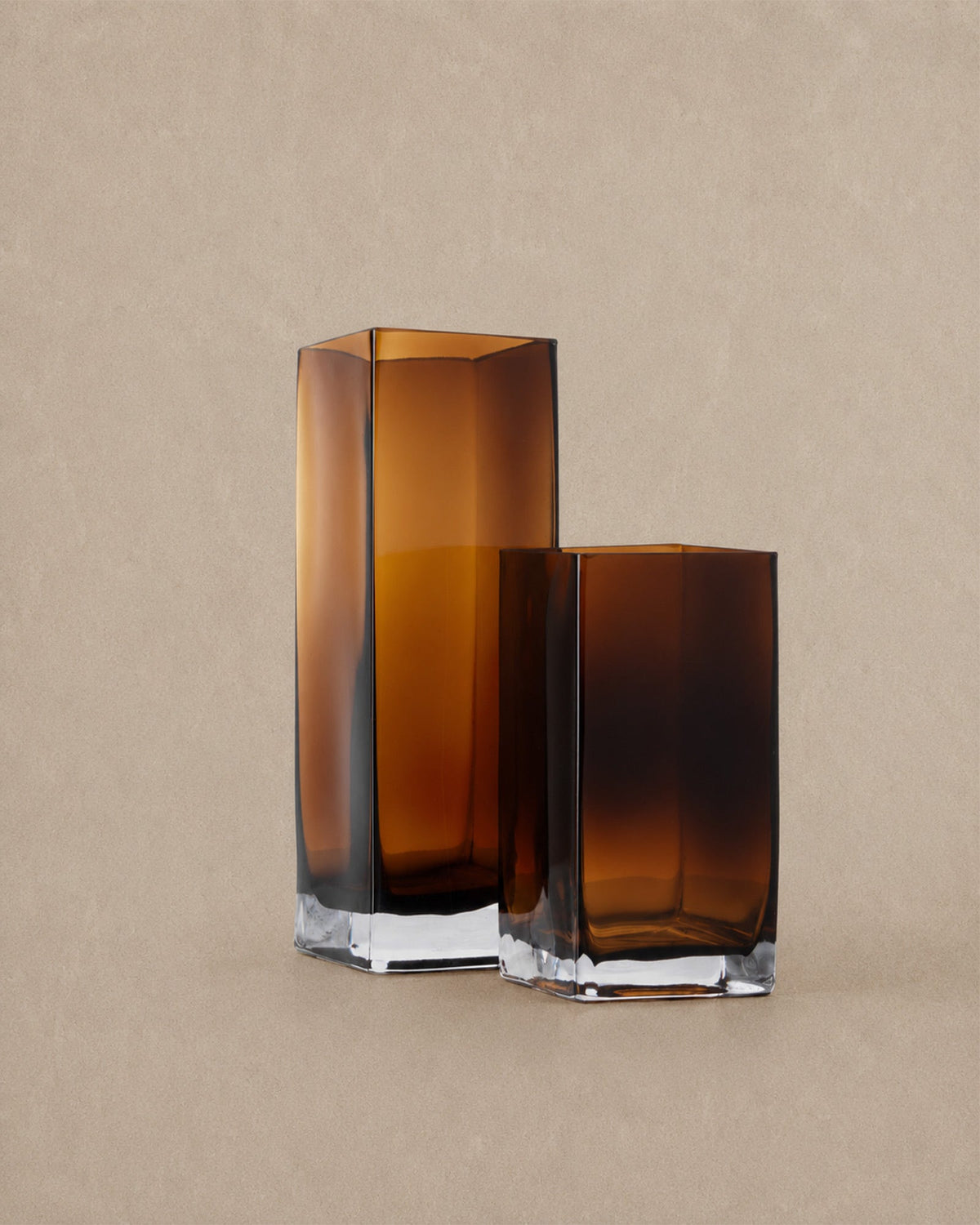 Vase en Verre Ambre Recyclé – Forme Rectangulaire | Cuboid Vase L - | Maison Baan