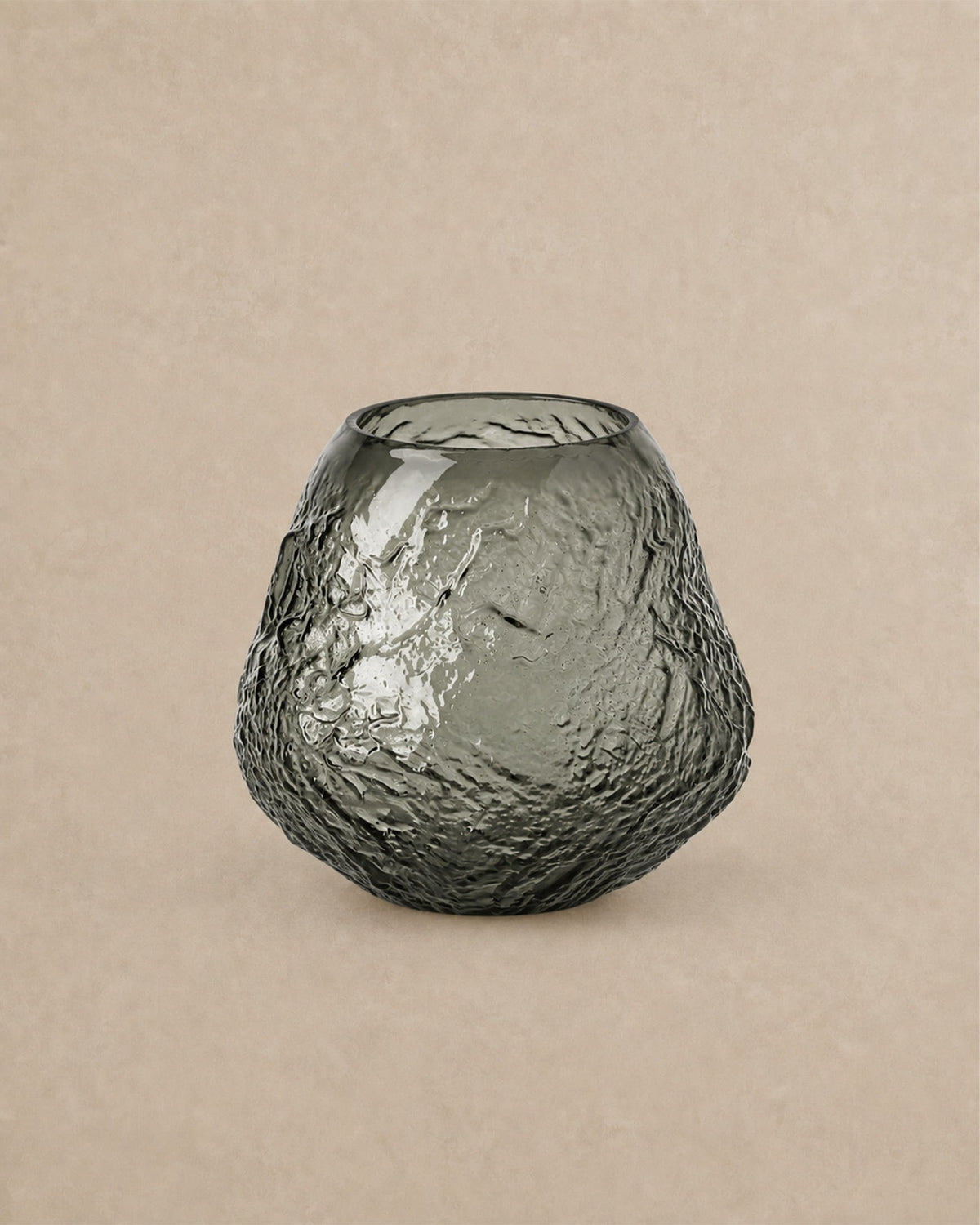 Vase en verre noir texturé - | Maison Baan