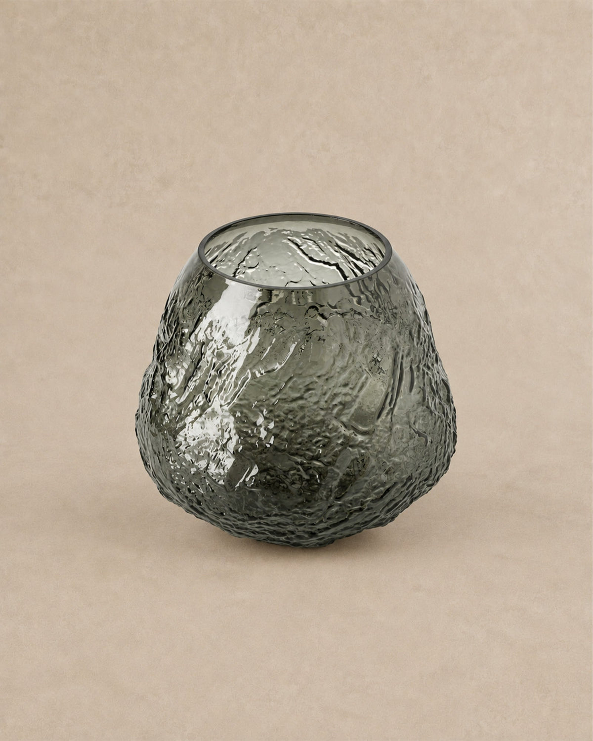 Vase en verre noir texturé - | Maison Baan