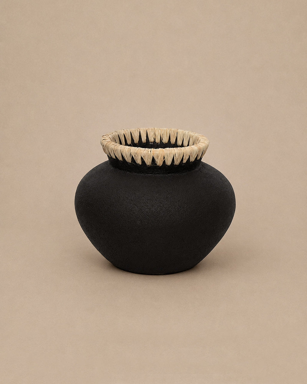 Vase Noir Naturel - | Maison Baan