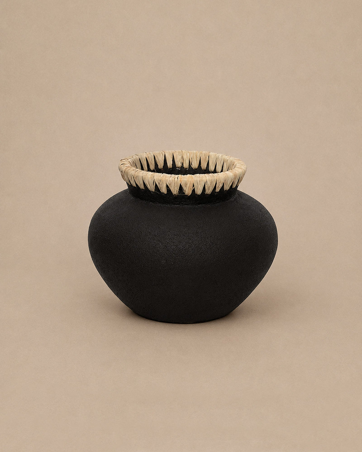 Vase Noir Naturel - | Maison Baan