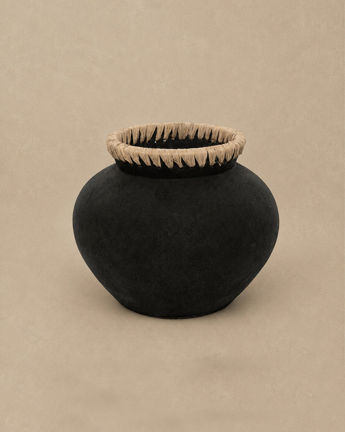 Vase Noir Naturel - | Maison Baan