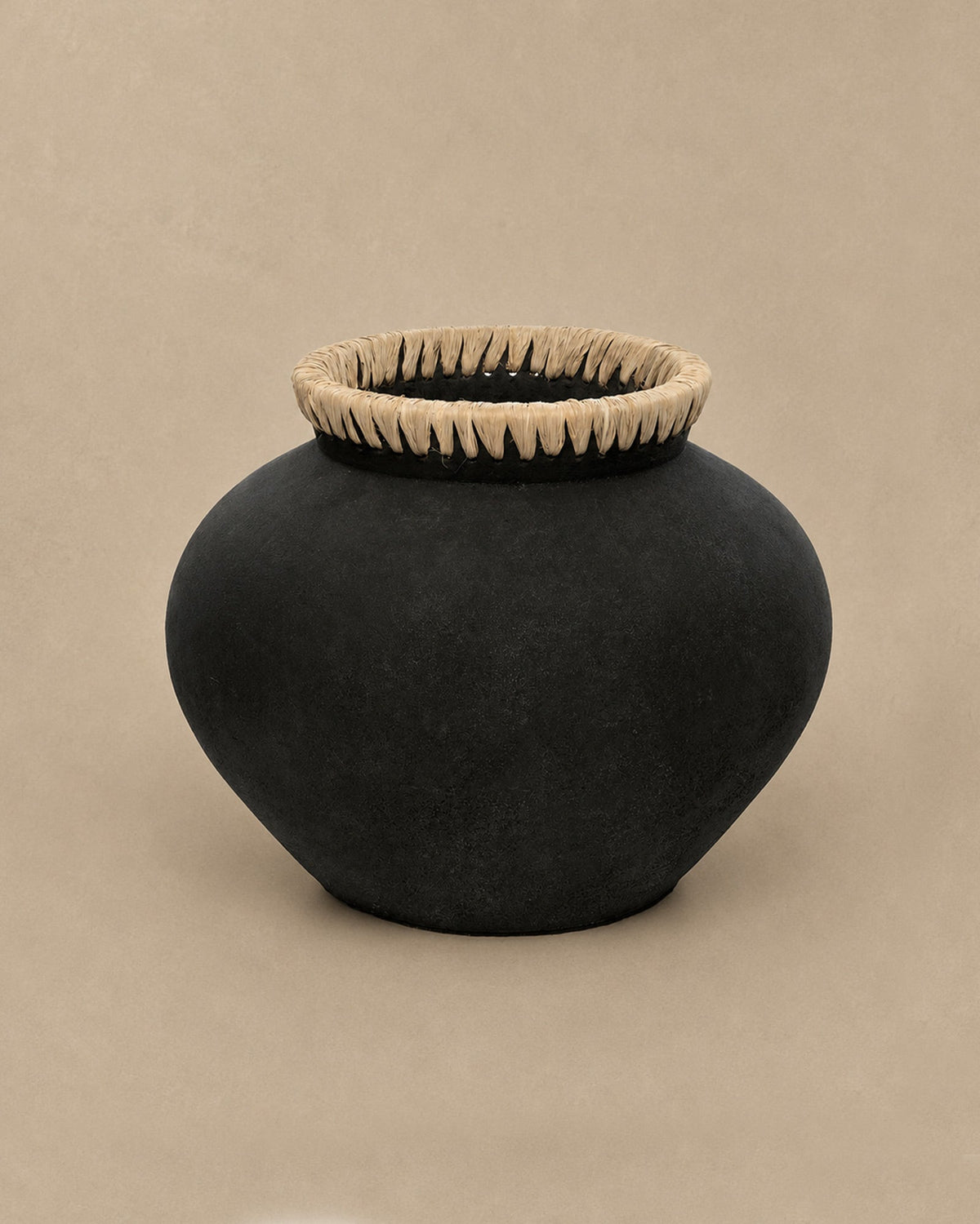 Vase Noir Naturel - | Maison Baan