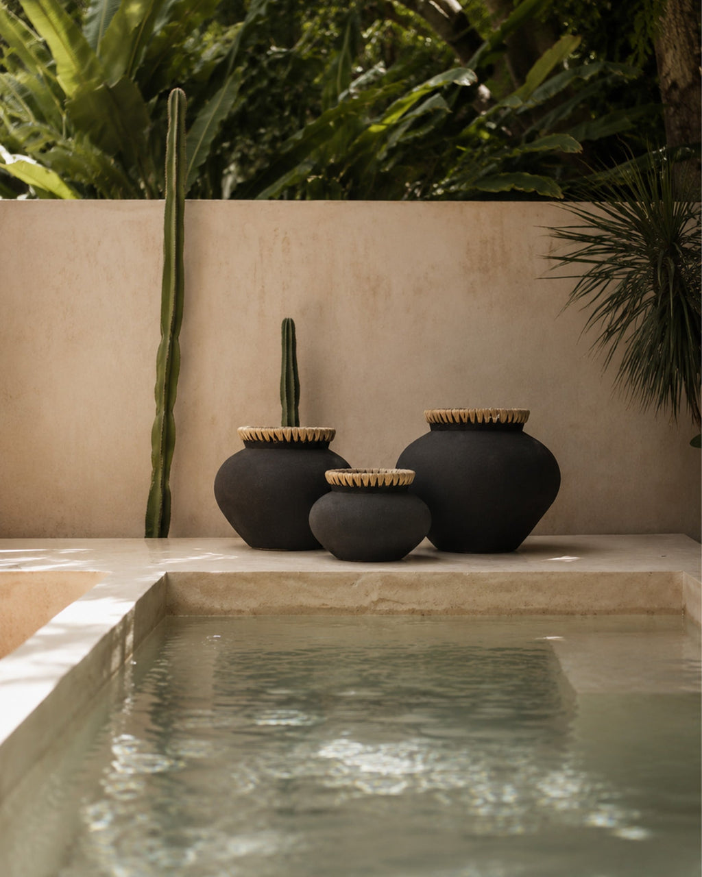 Vase Noir Naturel - | Maison Baan