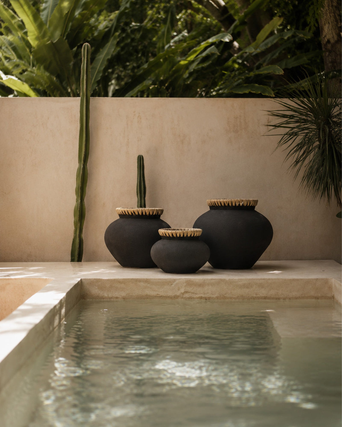 Vase Noir Naturel - | Maison Baan