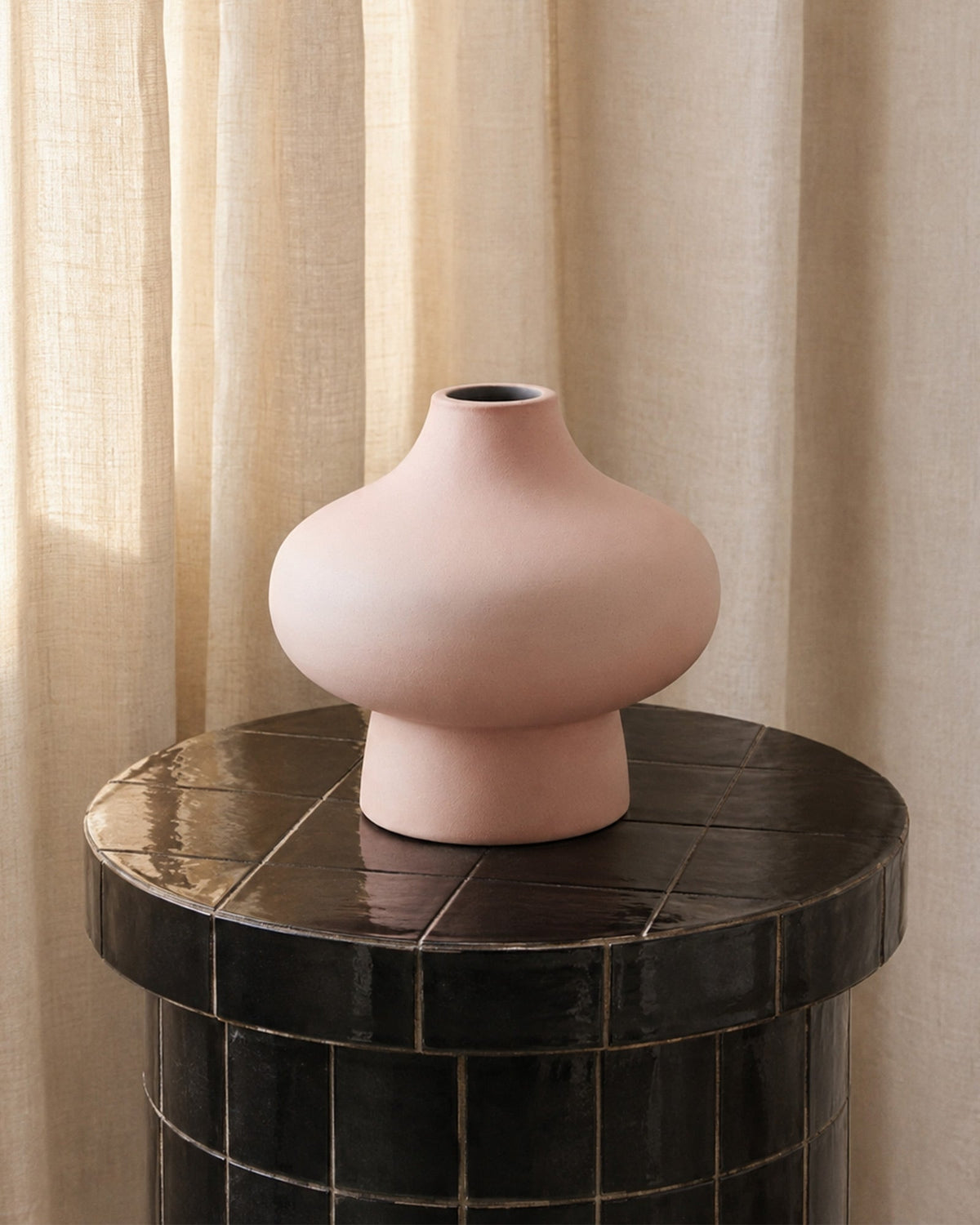 Vase Sculptural Aluminium Ivoire - | Maison Baan