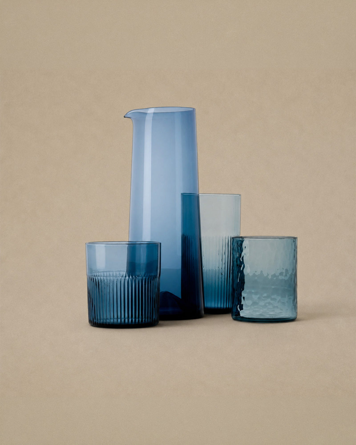 Verre Bleu Azure Ondulé - | Maison Baan