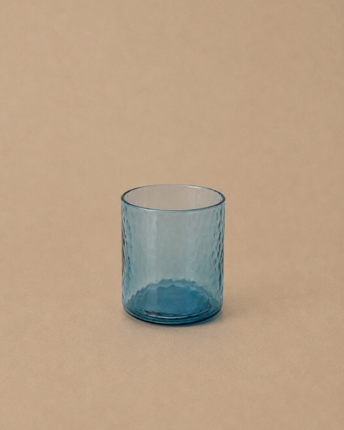 Verre martelé bleu azure - | Maison Baan